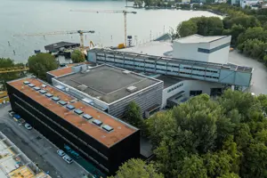 Festspielhaus Bregenz Luftaufnahme im Fokus das neue Mehrzweckgebäude © bobdo