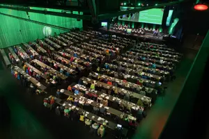 © Anja Koehler DAV Hauptversammlung in der vollbesetzen Parlamentbetischung auf der Werkstattbühne im Festspielhaus Bregenz © Anja Koehler