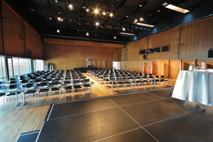 Seestudio mit Parlamentbestuhlung und Bühne im Festspielhaus Bregenz