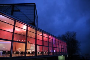 Abendstimmung Außenansicht Seefoyer, Gala-Betischung im Festspielhaus Bregenz