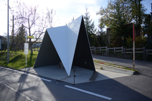 Architektonisch extravagante Bushalte-Stelle im Bregenzer Wald von De Vylder Vinck Taillieu