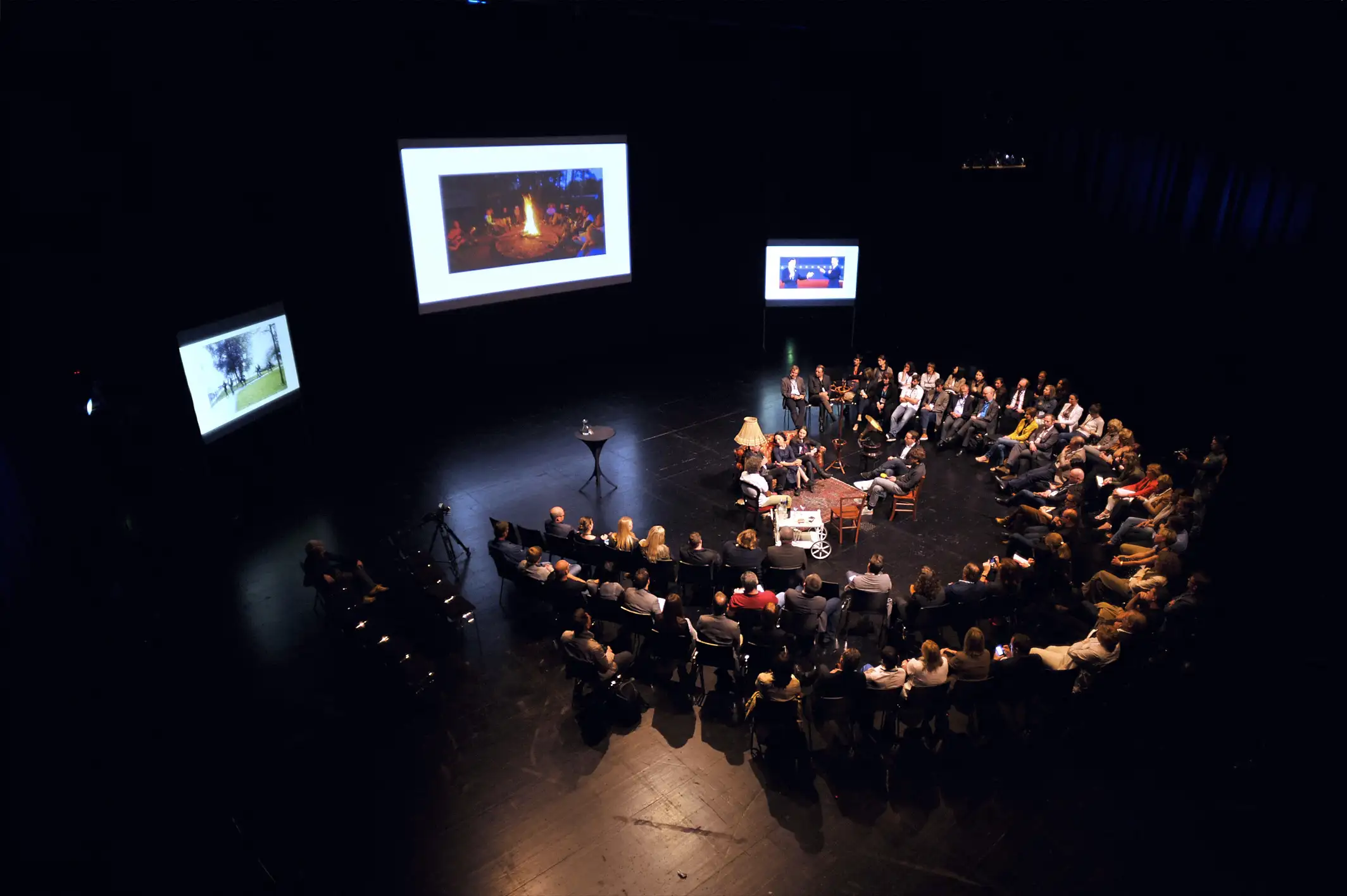 Take your places in the fishbowl! © Lucas Breuer