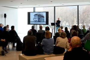 Vortrag im vollbesetzten Saal Bodensee beim Tag der offenen Tür im Festspielhaus Bregenz