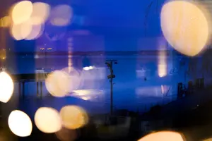 Abendstimmung, Blick aus dem Seefoyer des Festspielhauses Bregenz auf den Bodensee © Anja Koehler