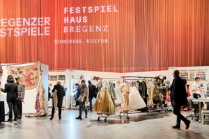Kostüm-Ausstellung auf der Werkstattbühne beim Tag der offenen Tür im Festspielhaus Bregenz